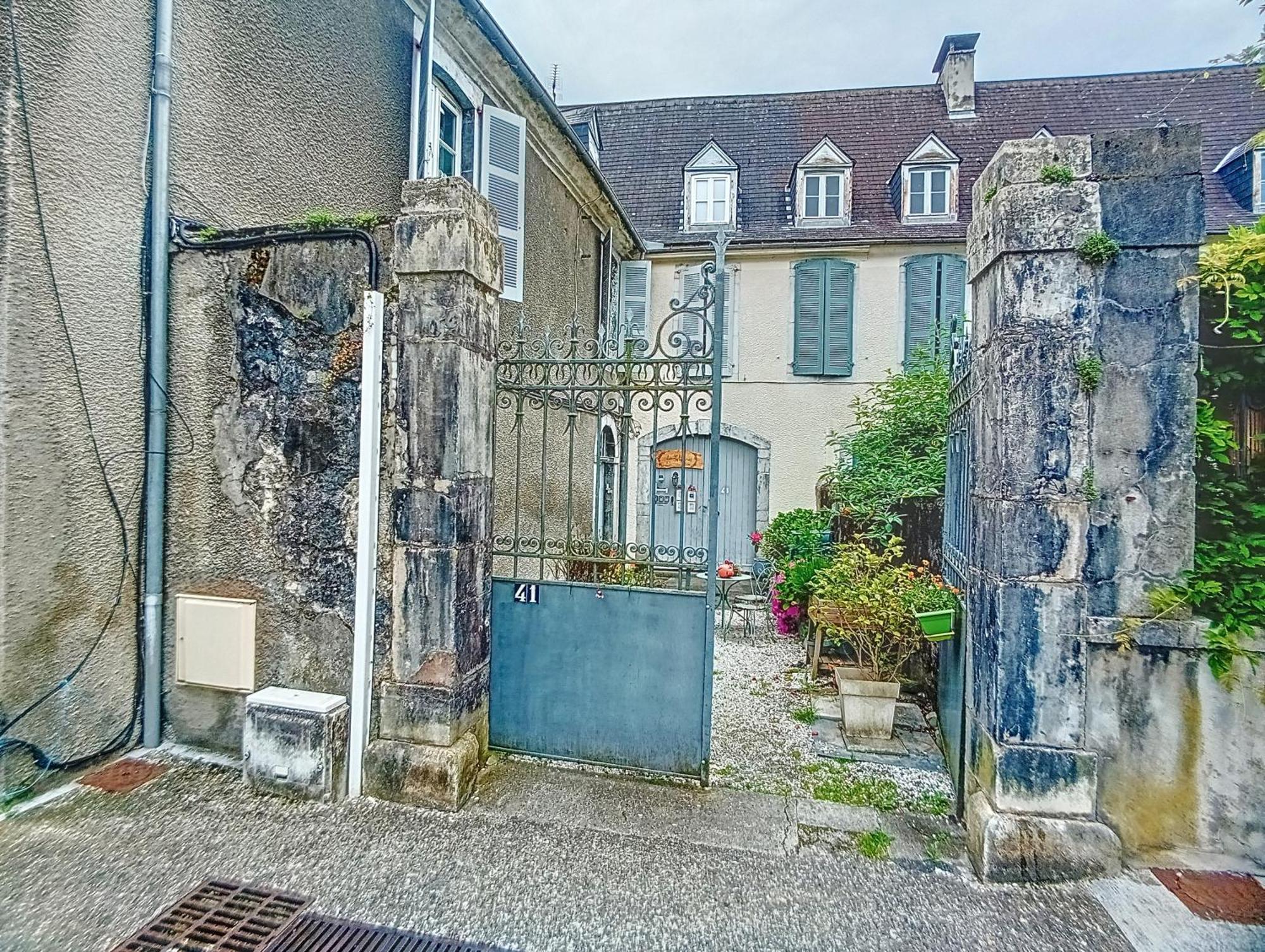 Les Glycines Oloron Hotel Exterior photo